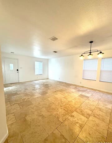 4-bedroom rental at 6207 Amherst Bay in San Antonio, TX — photo 4