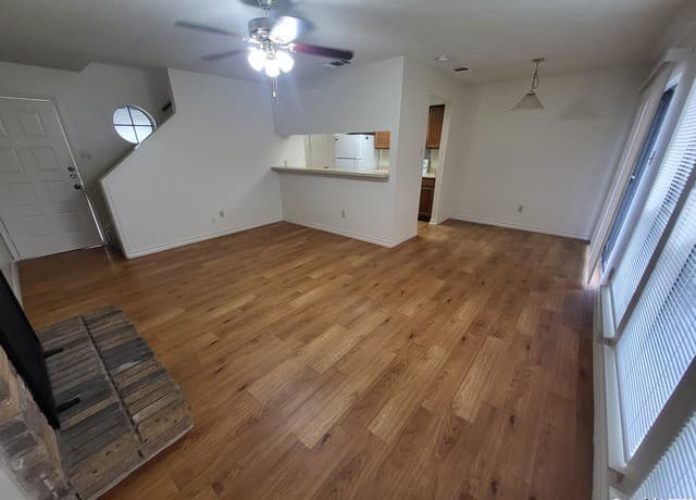 2-bedroom rental at 9928 Ardash Ln in San Antonio, TX — photo 3