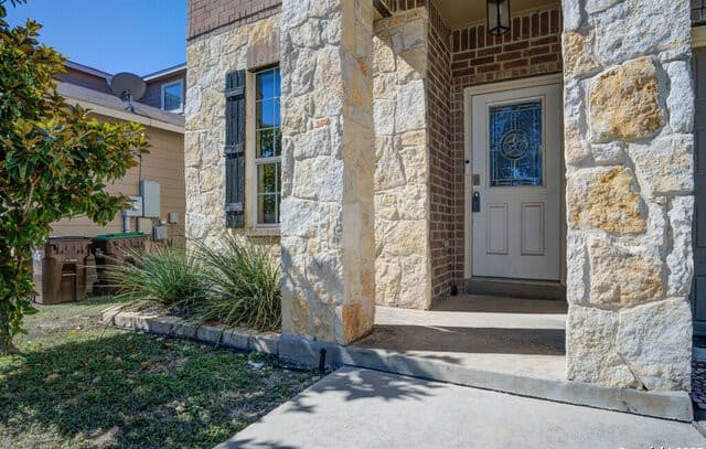 3-bedroom rental at 8907 Preserve Trail in San Antonio, TX — photo 2