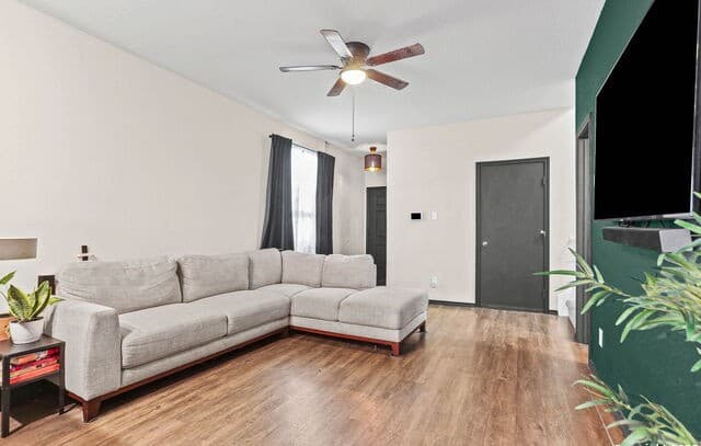 4-bedroom rental at 10519 Green Rock in San Antonio, TX — photo 2