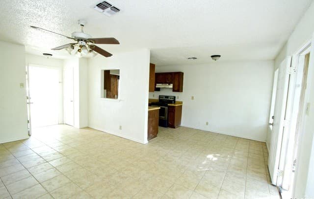 3-bedroom rental at 531 Erna in Converse, TX — photo 2