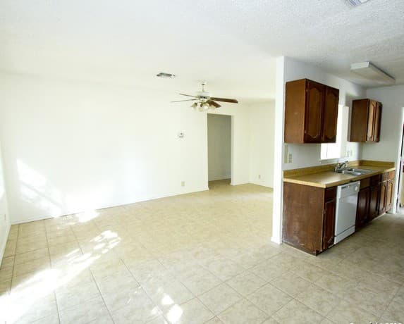 3-bedroom rental at 531 Erna in Converse, TX — photo 3