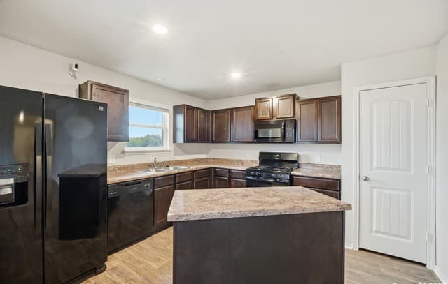 3-bedroom rental at 5803 Still River in San Antonio, TX — photo 2
