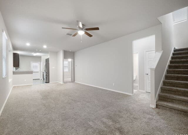 4-bedroom rental at 10518 Green Rock in San Antonio, TX — photo 4