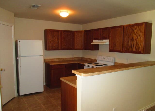 3-bedroom rental at 10003 Vasso View Unit 4 in Converse, TX — photo 4