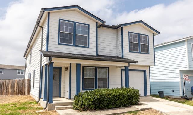 3-bedroom rental at 3735 Amber Leaf in San Antonio, TX — photo 2