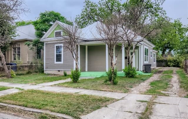 3-bedroom rental at 517 Hicks Ave in San Antonio, TX — photo 3