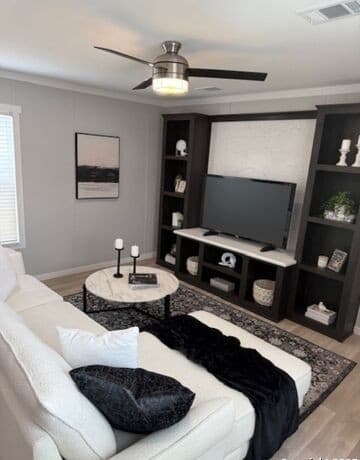 3-bedroom rental at 15949 Flores Curve in San Antonio, TX — photo 2