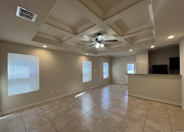 3-bedroom rental at 6011 Jax Way Unit 104 in San Antonio, TX — photo 2