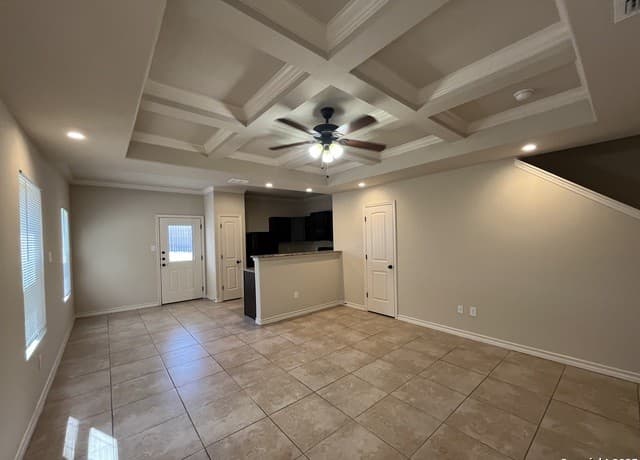 3-bedroom rental at 6011 Jax Way Unit 104 in San Antonio, TX — photo 3