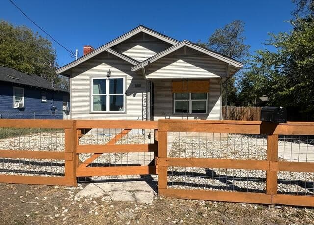 3-bedroom rental at 1431 Crockett in San Antonio TX