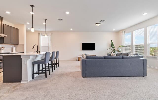 4-bedroom rental at 6611 Runaway Row in Converse, TX — photo 5