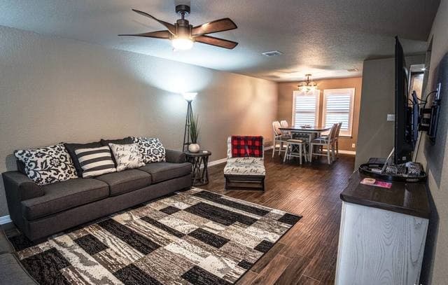 3-bedroom rental at 5323 Dannelly Field in San Antonio, TX — photo 4
