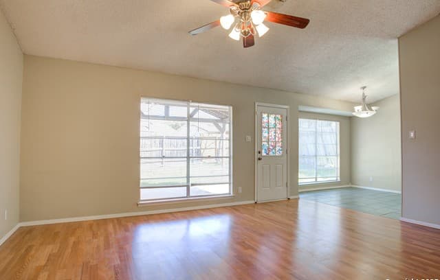 3-bedroom rental at 13926 Anchorage Hill in San Antonio, TX — photo 3