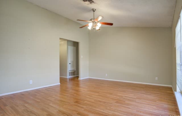 3-bedroom rental at 13926 Anchorage Hill in San Antonio, TX — photo 5