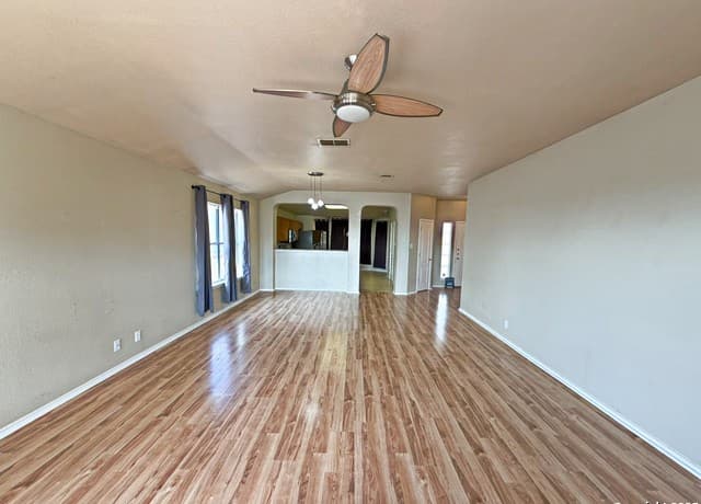 3-bedroom rental at 9626 Anderson Way in Converse, TX — photo 5