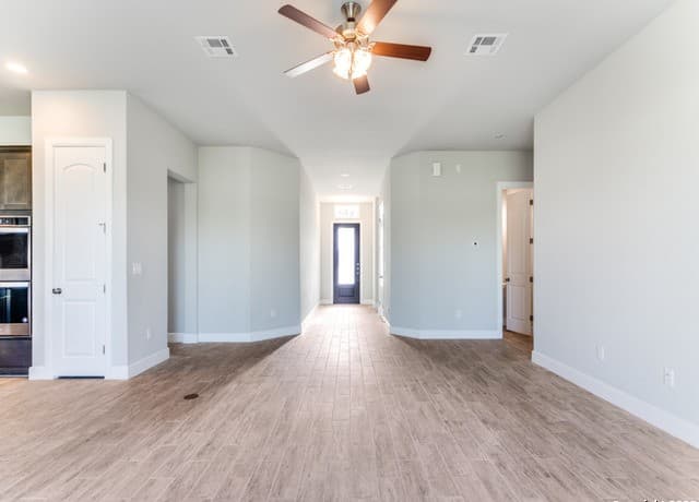3-bedroom rental at 108 Simpatico in Boerne, TX — photo 3