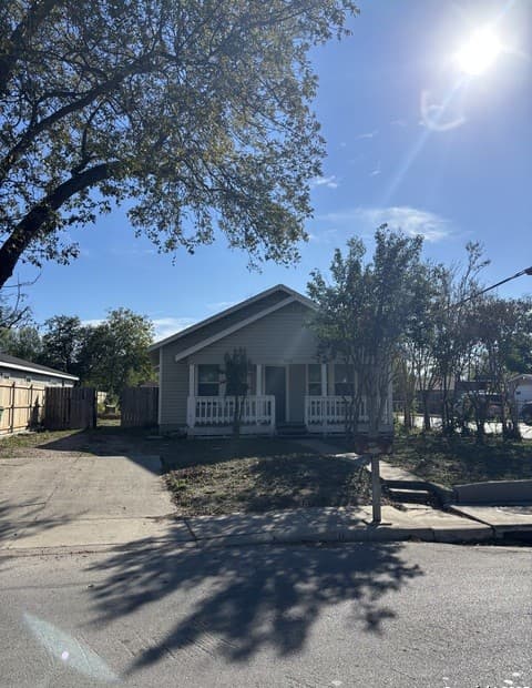 3-bedroom rental at 838 King Ave in San Antonio, TX — photo 2