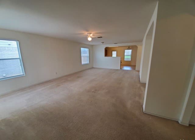 3-bedroom rental at 25714 Gold Yarrow in San Antonio, TX — photo 4