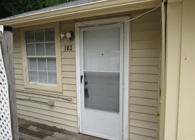 1-bedroom rental at 311 E Rosewood Unit 103 in San Antonio, TX — photo 2