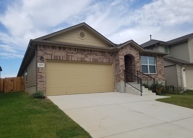 4-bedroom rental at 12371 Erstein Valley in Schertz, TX — photo 2