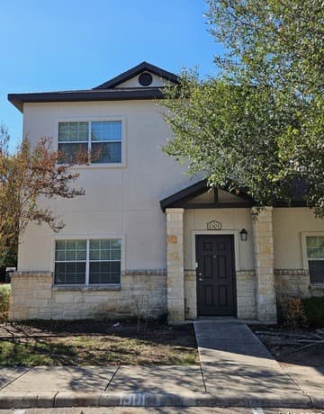 3-bedroom rental at 1000 Diamond Unit 1301 in Boerne, TX — photo 2