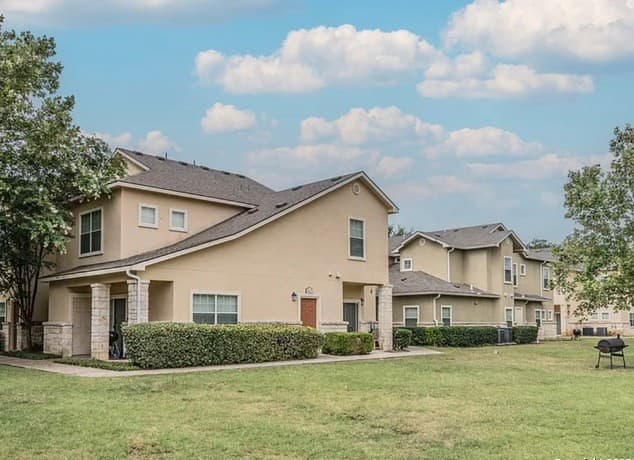 3-bedroom rental at 1000 Diamond Unit 1301 in Boerne, TX — photo 3