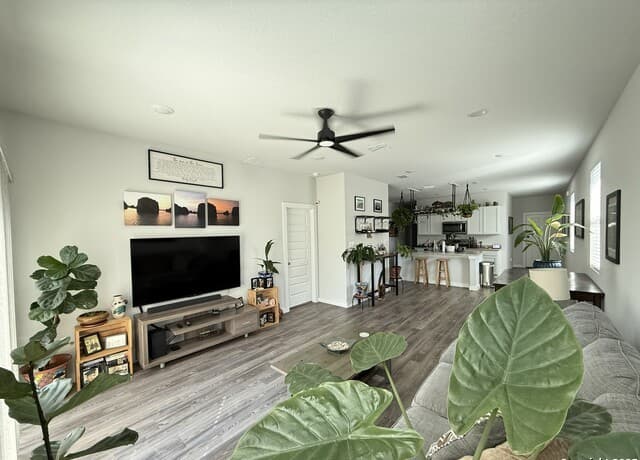 4-bedroom rental at 5415 Tourmaline in San Antonio, TX — photo 3