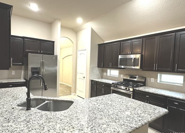 3-bedroom rental at 15231 Stagehand in San Antonio, TX — photo 3