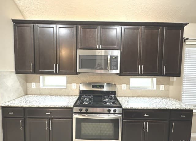 3-bedroom rental at 15231 Stagehand in San Antonio, TX — photo 4