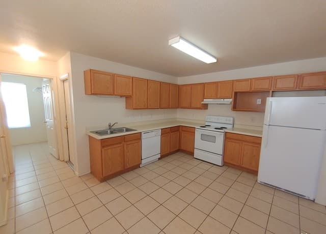2-bedroom rental at 8017 Maverick Climb in San Antonio, TX — photo 4