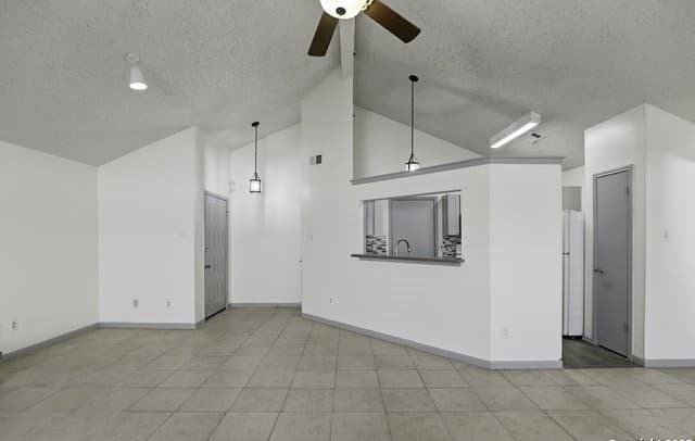 3-bedroom rental at 6315 Forest Village in San Antonio, TX — photo 5