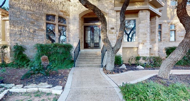 6-bedroom rental at 2011 My Anns Hill in San Antonio, TX — photo 4