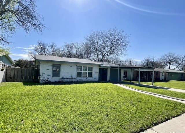 3-bedroom rental at 338 Addax in San Antonio, TX — photo 2