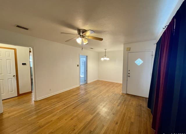 3-bedroom rental at 338 Addax in San Antonio, TX — photo 3