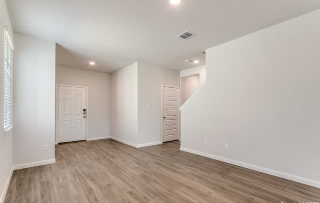 4-bedroom rental at 15035 Homing Meadow in San Antonio, TX — photo 3