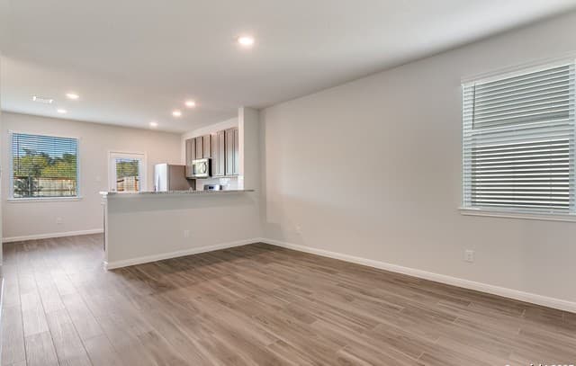 4-bedroom rental at 15035 Homing Meadow in San Antonio, TX — photo 5