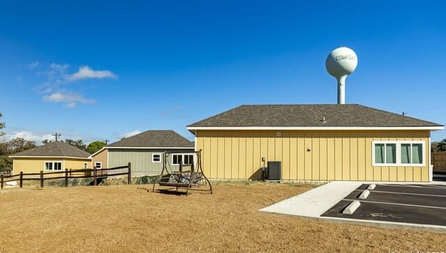 1-bedroom rental at 705 Fifth Unit B in Comfort, TX — photo 4