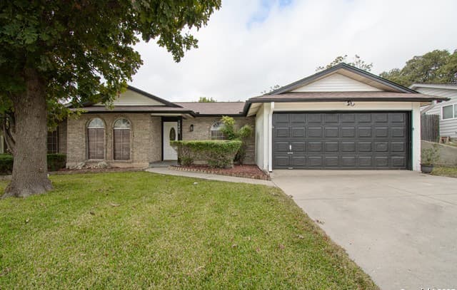 4-bedroom rental at 12605 Moss Hollow in Live Oak TX