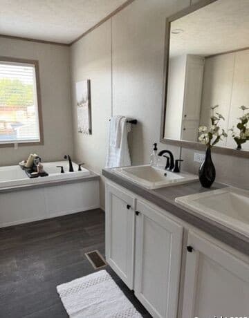 3-bedroom rental at 15966 Flores Curve in San Antonio, TX — photo 5