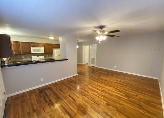 1-bedroom rental at 211 Natalen Ave Unit 210 in San Antonio, TX — photo 2