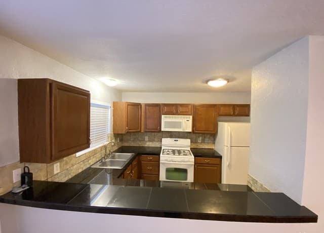 1-bedroom rental at 211 Natalen Ave Unit 210 in San Antonio, TX — photo 3