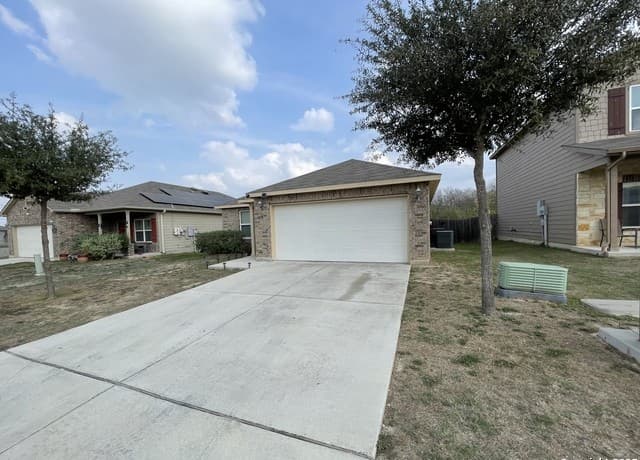 3-bedroom rental at 10014 Raspberry Oak in San Antonio, TX — photo 2