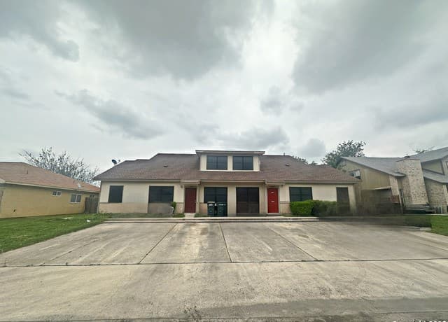 3-bedroom rental at 7550 Oak Chase Unit 3 in San Antonio TX