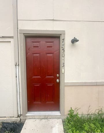 3-bedroom rental at 7550 Oak Chase Unit 3 in San Antonio, TX — photo 2