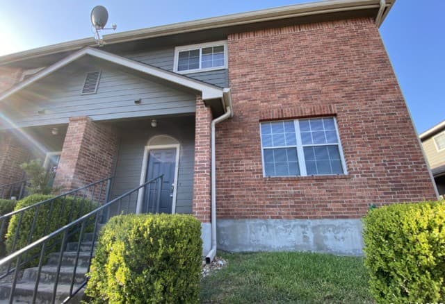 3-bedroom rental at 143 Chapel Hill in San Antonio, TX — photo 2
