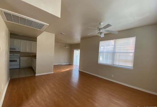 3-bedroom rental at 143 Chapel Hill in San Antonio, TX — photo 5