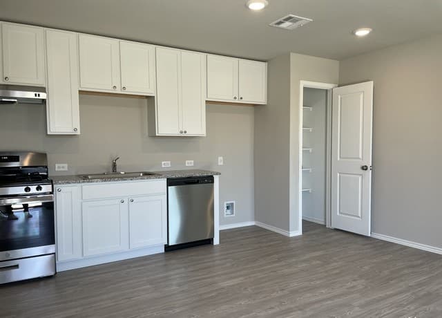 2-bedroom rental at 8256 Piedra Medina in San Antonio, TX — photo 3