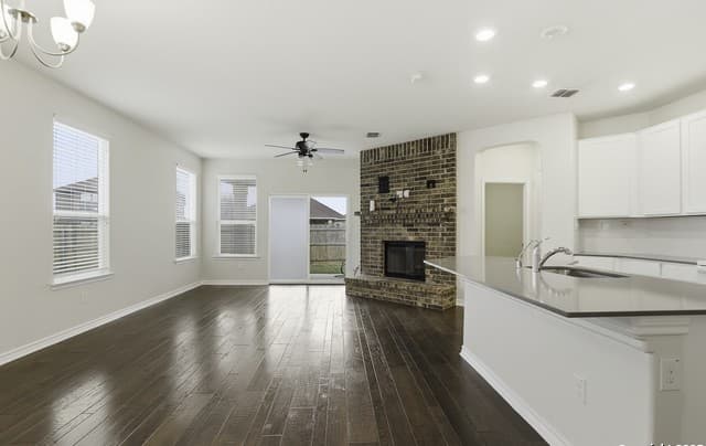 3-bedroom rental at 7907 Expectation Dr in San Antonio, TX — photo 5