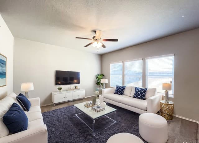 3-bedroom rental at 15167 Dione Bend in San Antonio, TX — photo 2